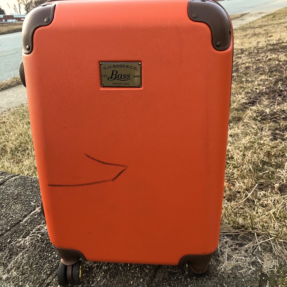 Rolling carry on